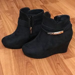 Bella Marie Navy wedge booties